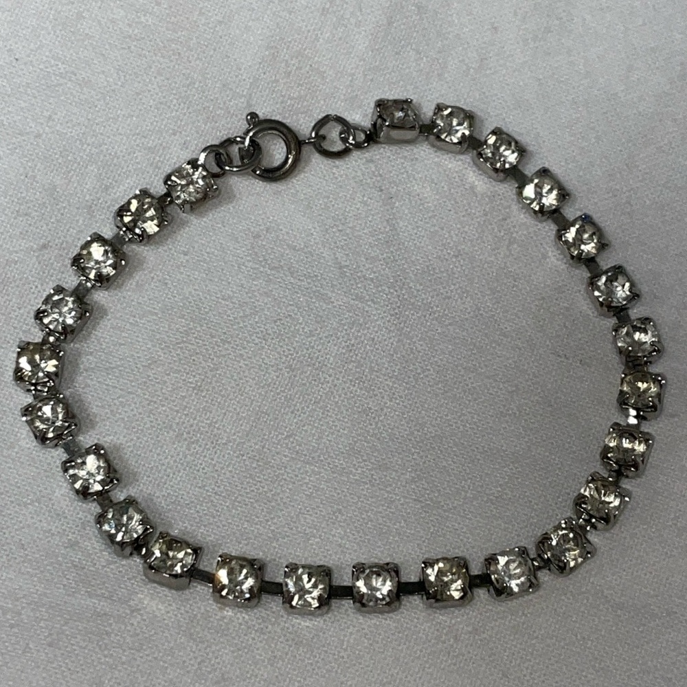 1950’s Vintage 6” Rhinestone Chain Bracelet Spring clasp